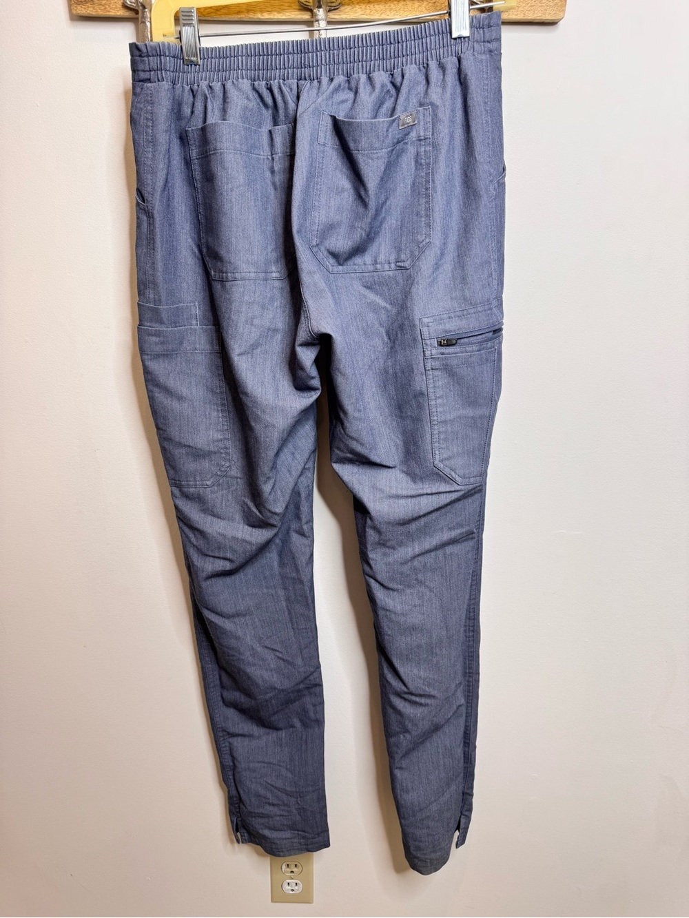Figs Technical Collection Light Denim color Scrub Set- small - Picture 5 of 13